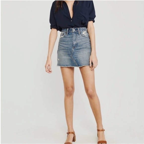Abercrombie & Fitch Zoe Natural Rise Vintage A-Line Distressed Denim Skirt - Picture 3 of 8